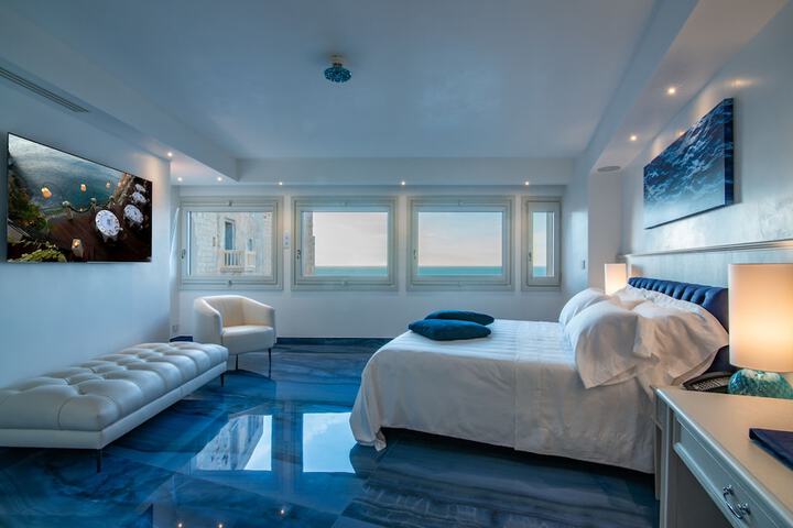 Room 9 of 73