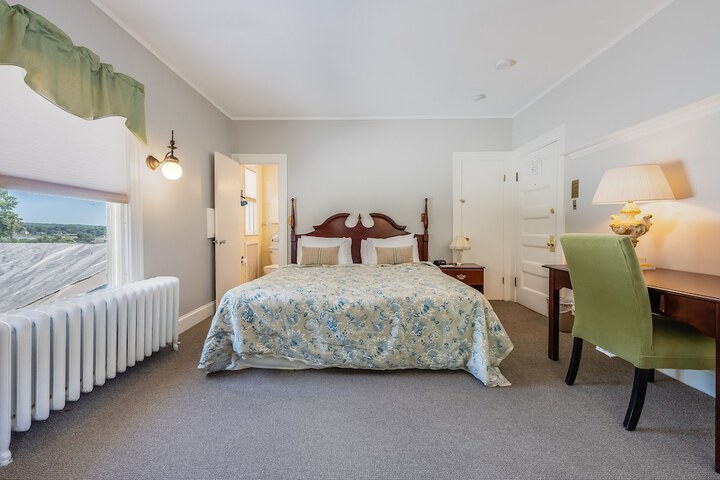 Room 18 of 34