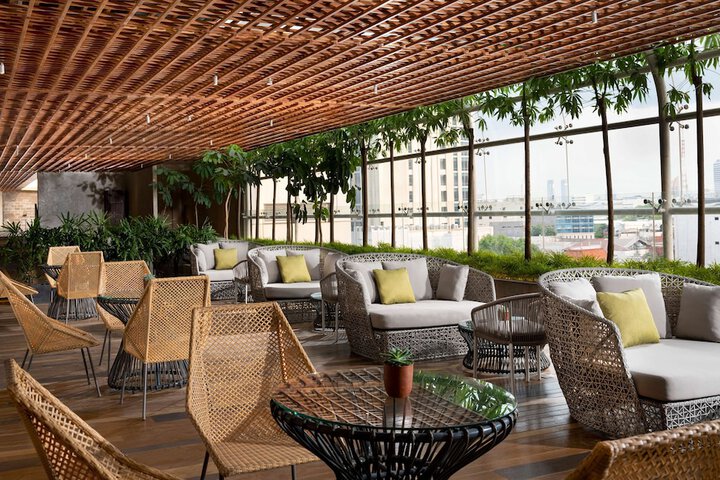Lounge 60 of 69