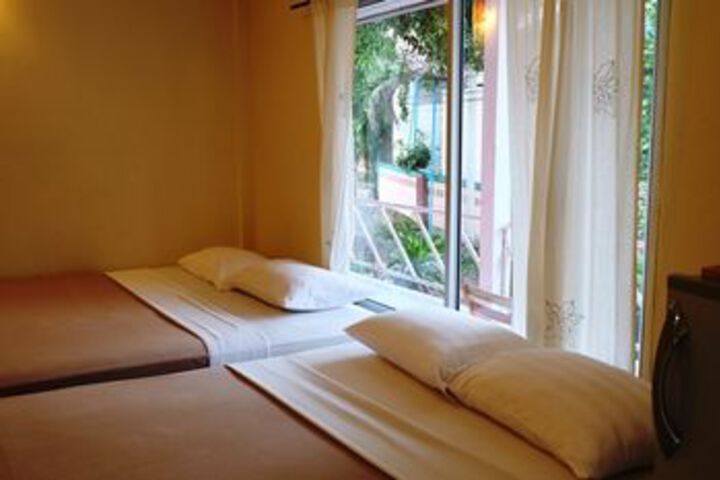 Room 10 of 32