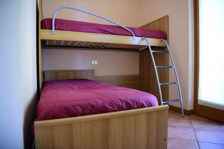 Room 6 of 16