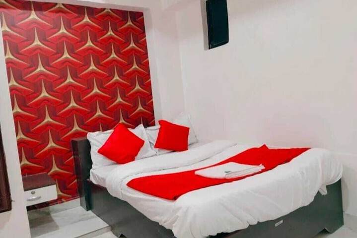 Room 8 of 14