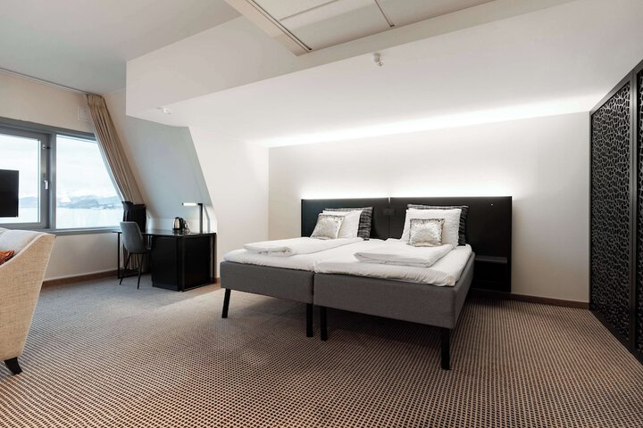 Room 32 of 59