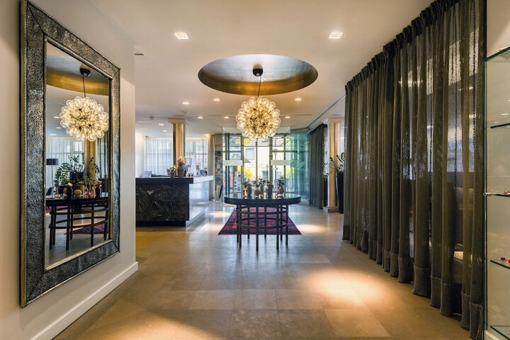 Guest Lobby