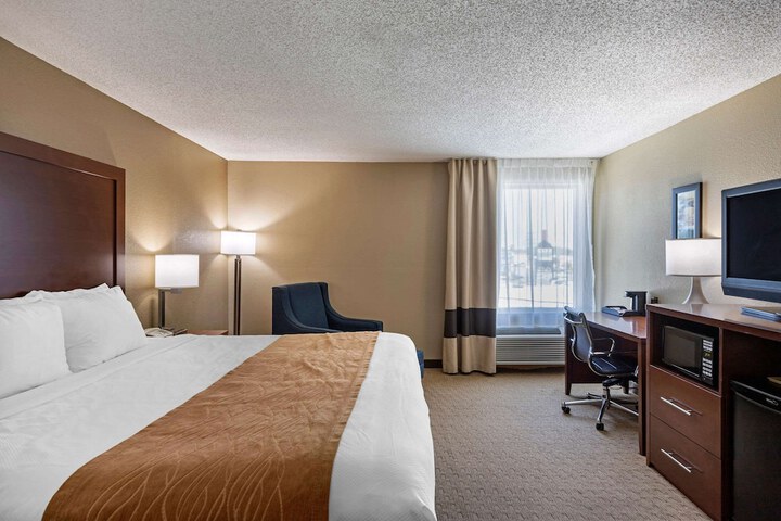 1 King Bed (1 of 13)