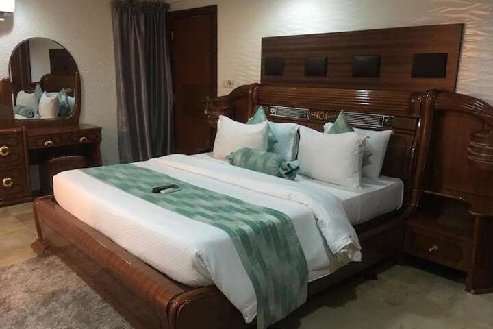 Room 14 of 22