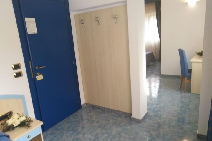 Room 18 of 52