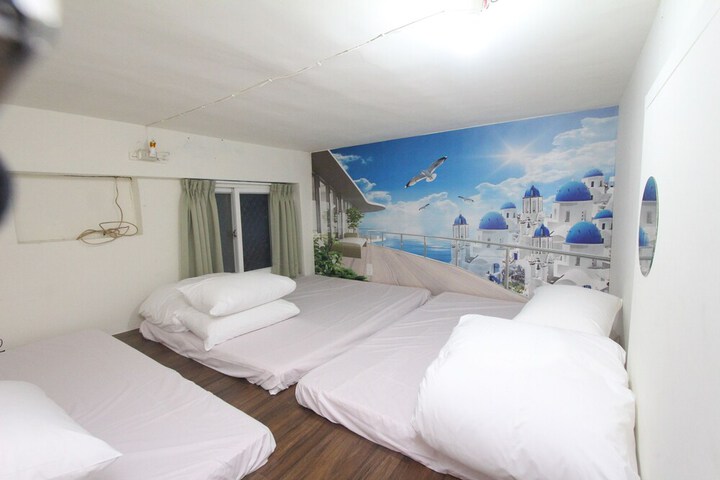 Room 31 of 246