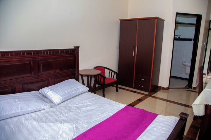 Room 11 of 25