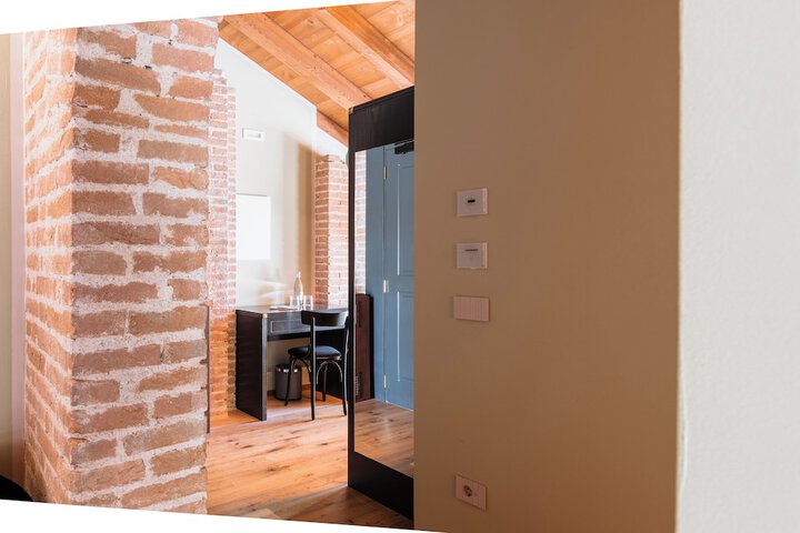 Room 51 of 222