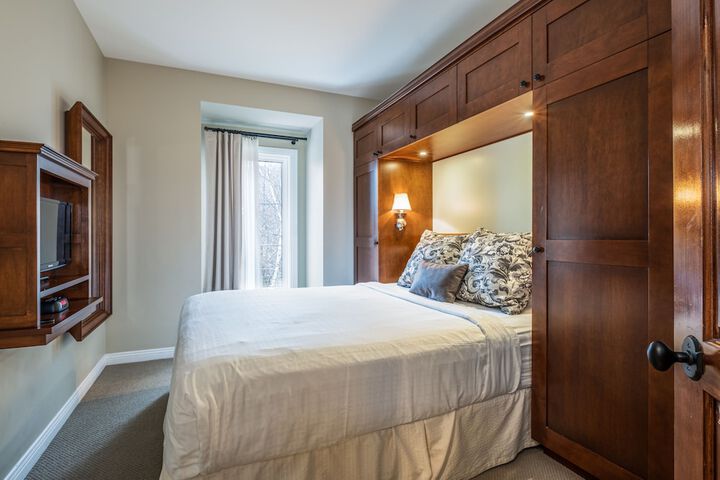 Suite King Size Bed (29 of 43)