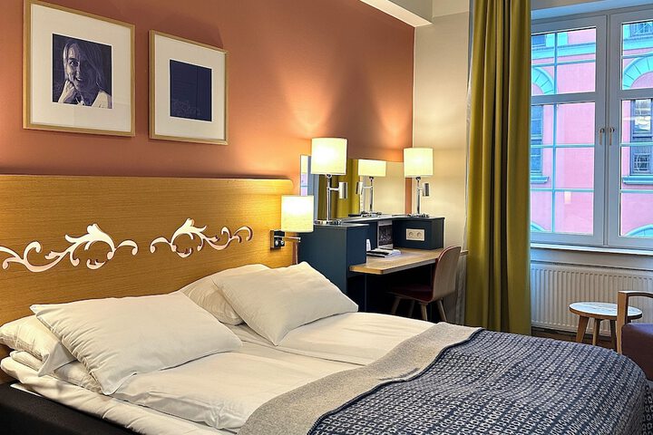 Room 45 of 104