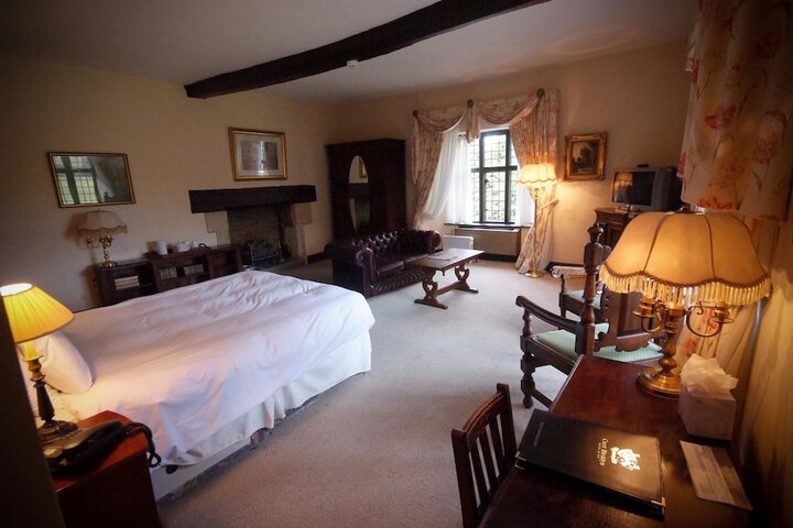 Room 5 of 93