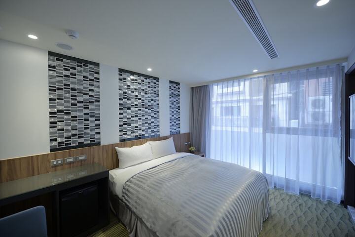 Room 4 of 69