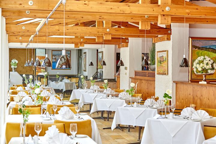 Dining 62 of 75