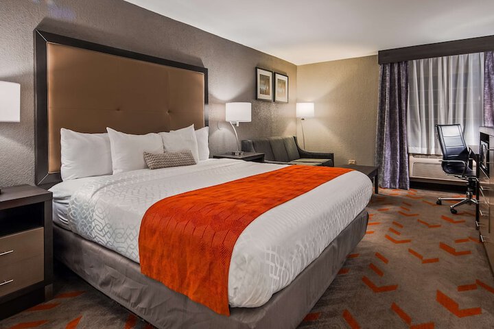 1 King Bed Accessible (5 of 10)