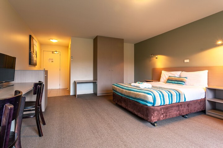 Room 5 of 37