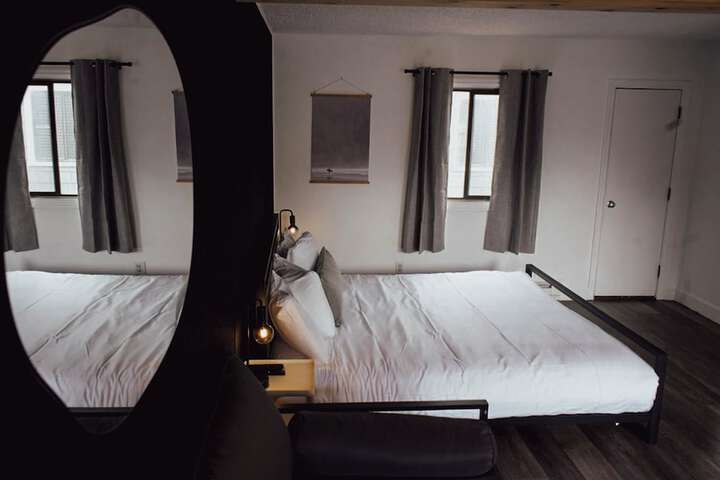 Room 6 of 11