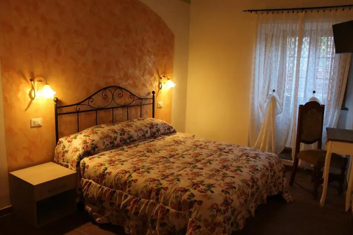 Room 2 of 9