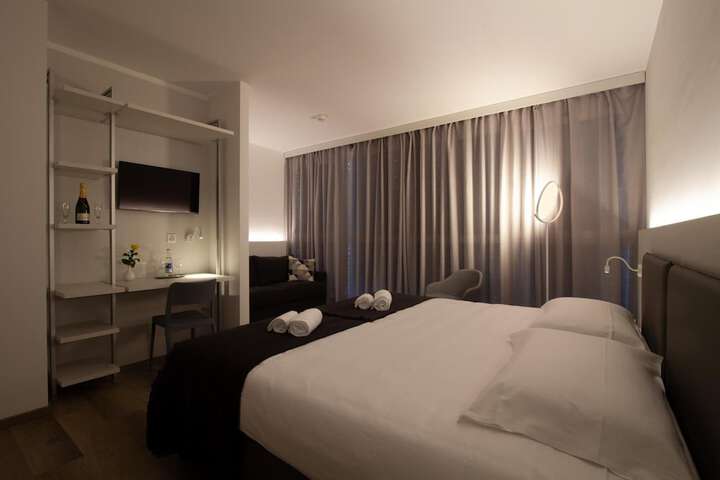 Room 17 of 48
