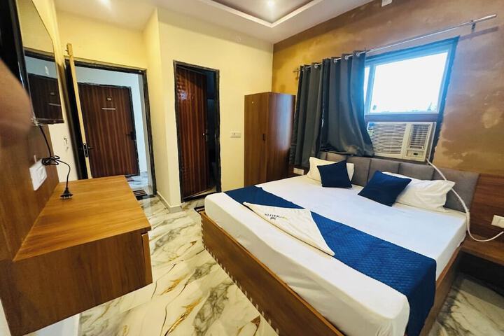 Room 3 of 16