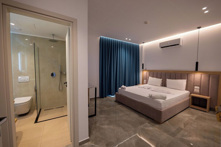 Room 26 of 73