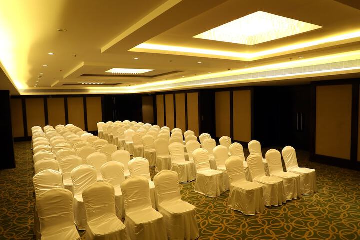 Ballroom/Hall 21 of 37