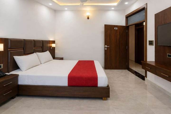 Room 4 of 14