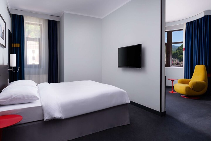 Room 18 of 140