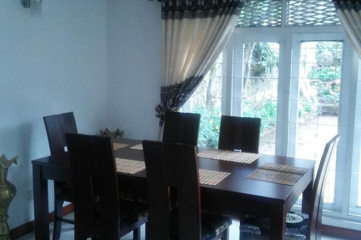 Dining 18 of 25