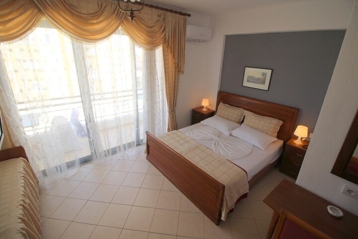 Room 30 of 177