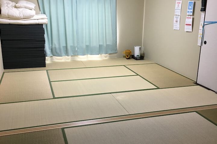 Room 11 of 37