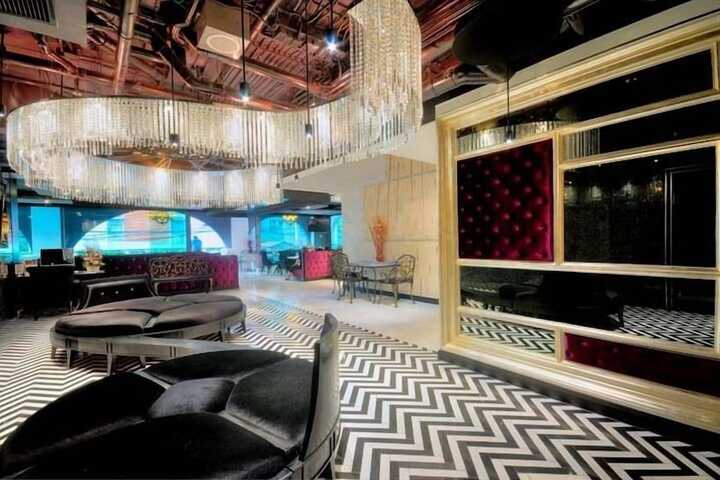Entrance & Lobby