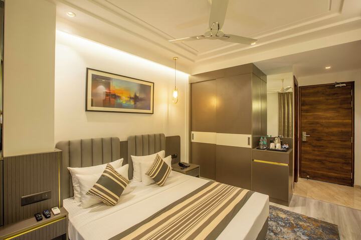 Room 2 of 30