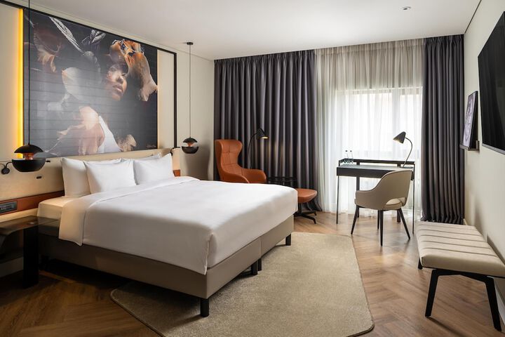 Room 36 of 214