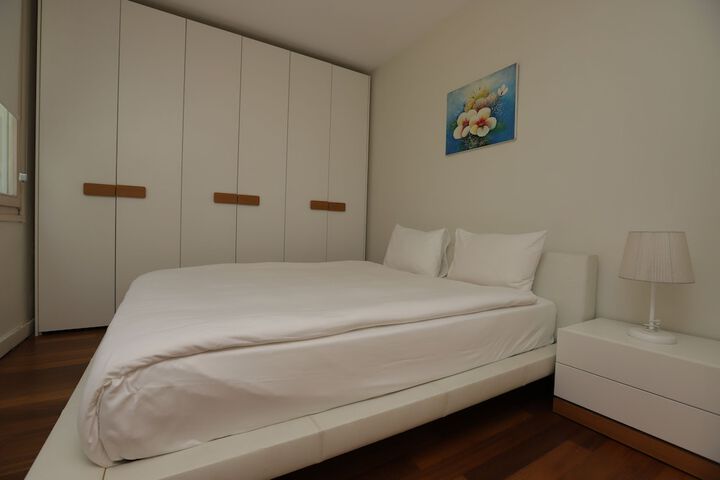 Room 10 of 180