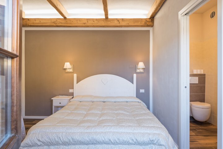 Room 46 of 153