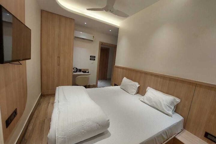 Room 3 of 6