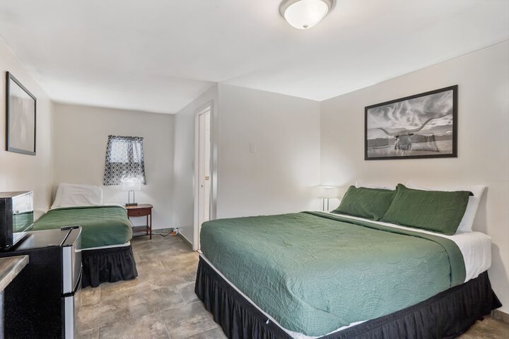 Room 32 of 61