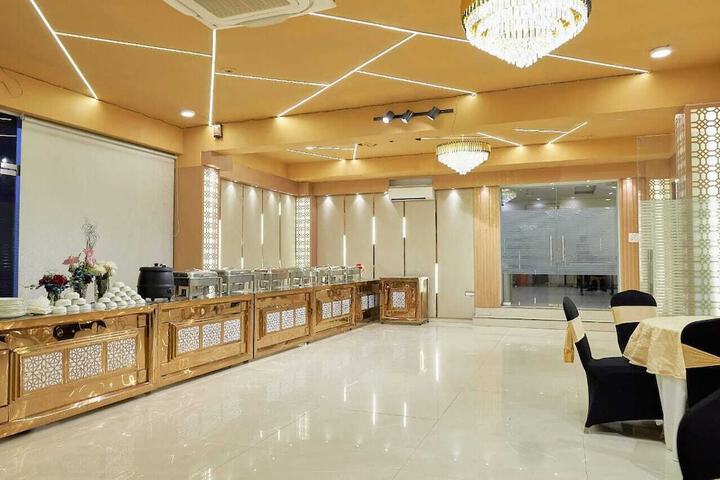 Ballroom/Hall 32 of 32