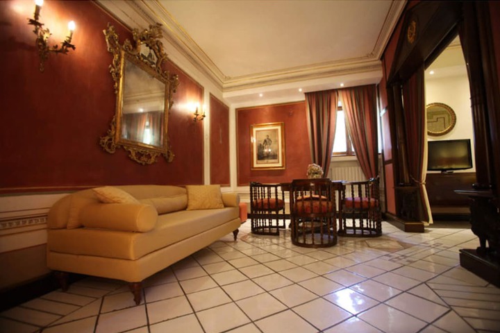 Room 7 of 90