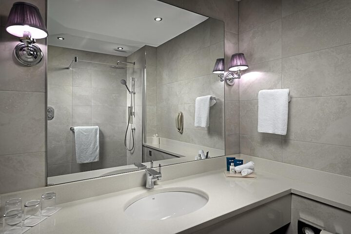 Room 40 of 143