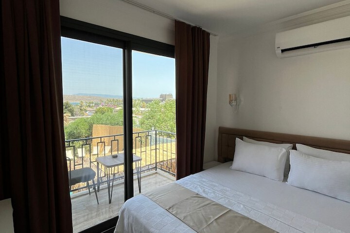 Room 6 of 19