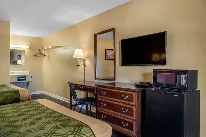 2 Double Beds (8 of 14)