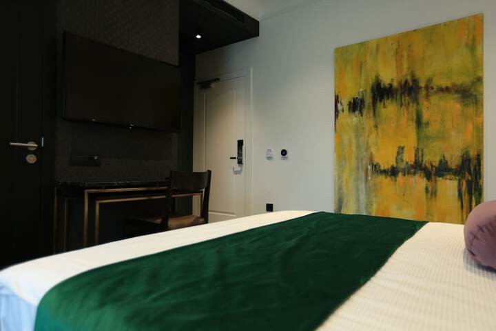 Room 19 of 48