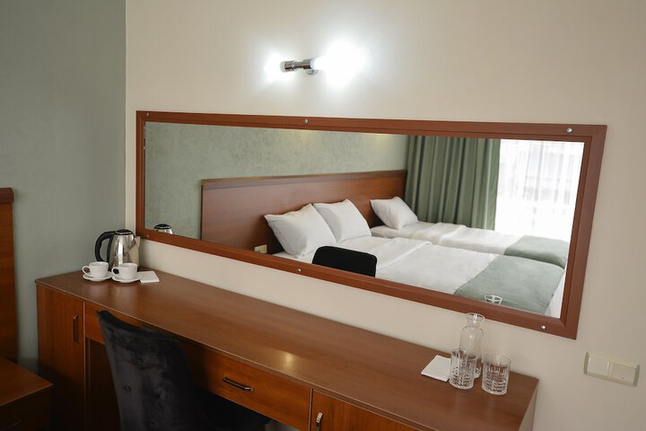 Room 16 of 37