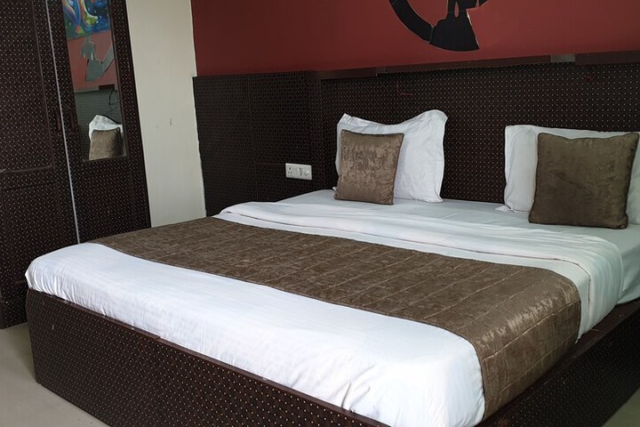 Room 8 of 26
