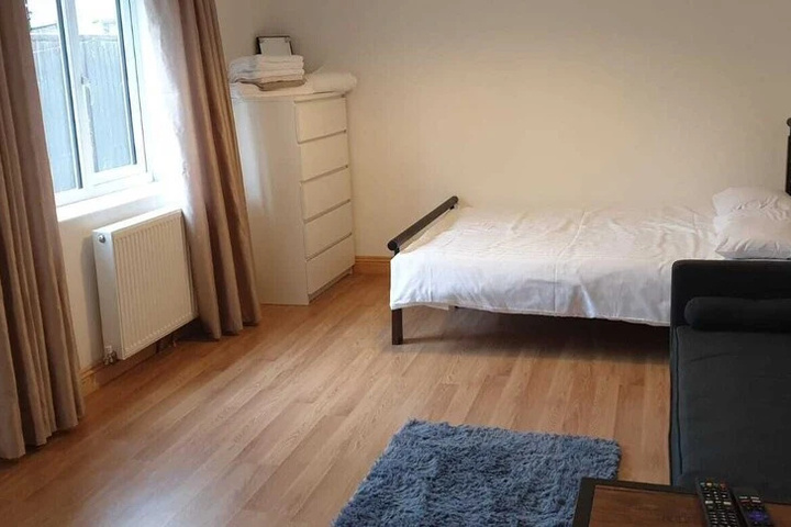 Room 5 of 11