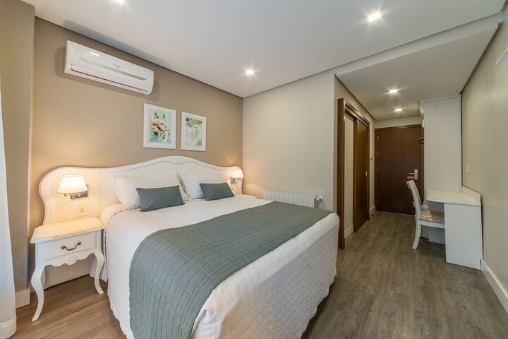 Room 42 of 123