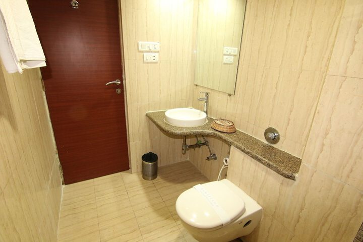 Room 26 of 33